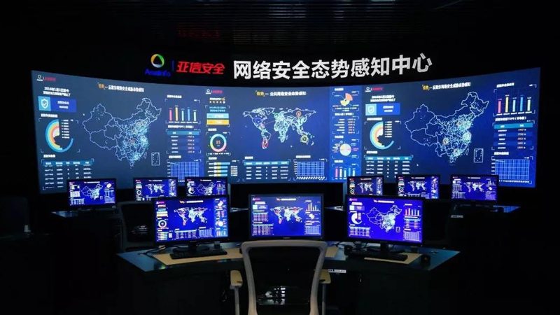 在确定服务商后，要签订正式的合同，明确双方的权利和义务。合同中应包括以下内容：